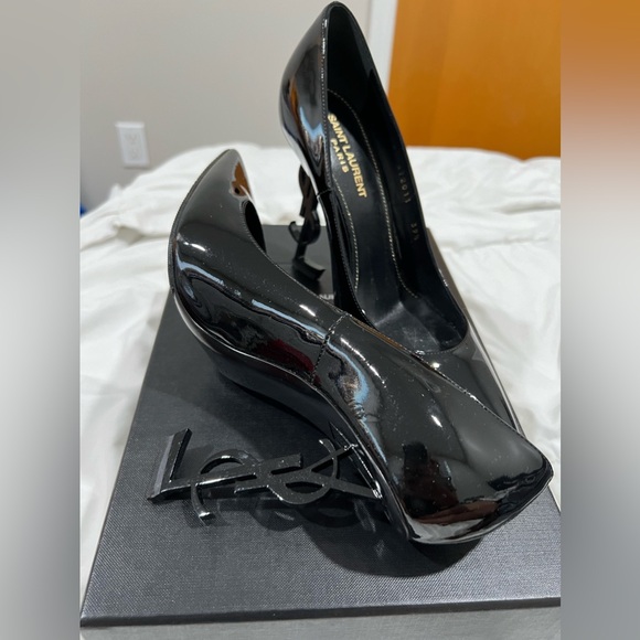 Saint Laurent Opyum Pumps in patent leather - Picture 1 of 4